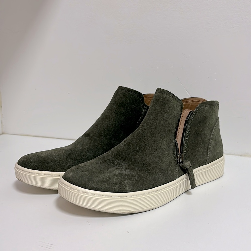 Söfft Women’s Britton II Genuine Suede Loafers - Picture 8 of 17